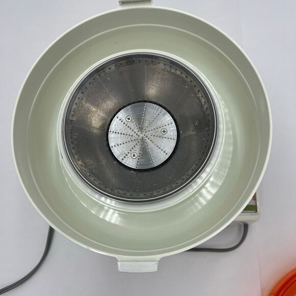 Vintage Sanyo Juicer Juice Electric Extractor Pulp Ejector (SJ-5400) - Picture 6 of 14